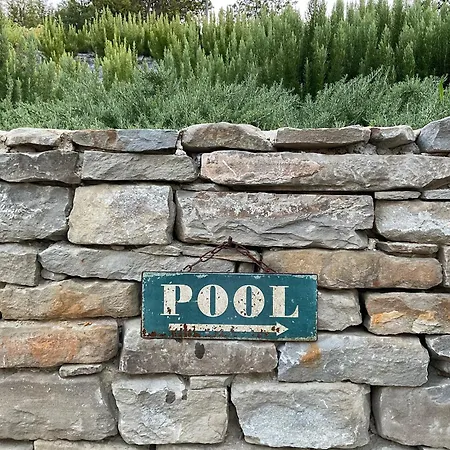 Design-villa Mit Salzwasserpool In Toller Lage Villa *