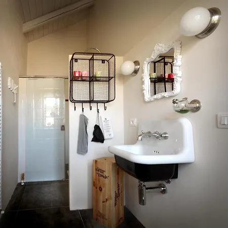 Design-villa Mit Salzwasserpool In Toller Lage