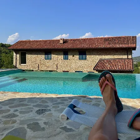 Villa Design-villa Mit Salzwasserpool In Toller Lage