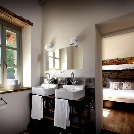 Design-villa Mit Salzwasserpool In Toller Lage
